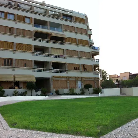Makenzie * Larnaca